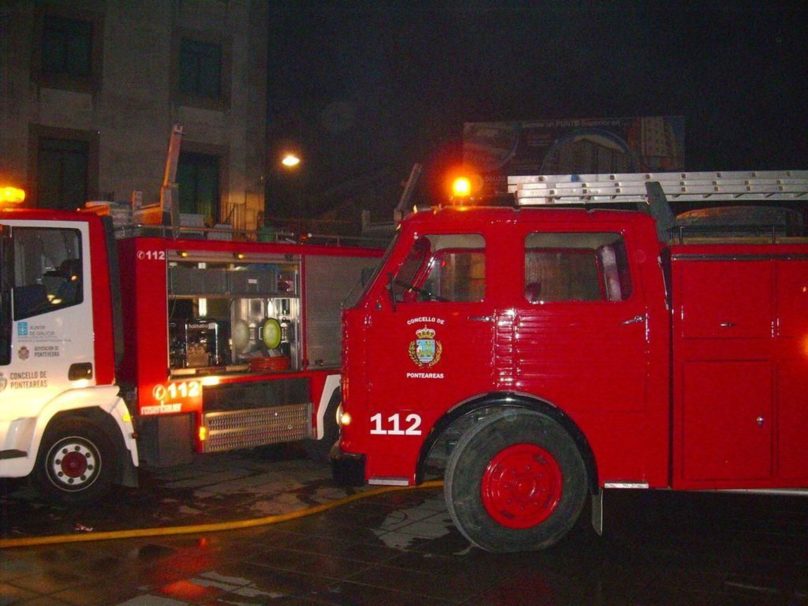 Una dotación del servicio de  Emergencias municipales del Concello de Ponteareas.
