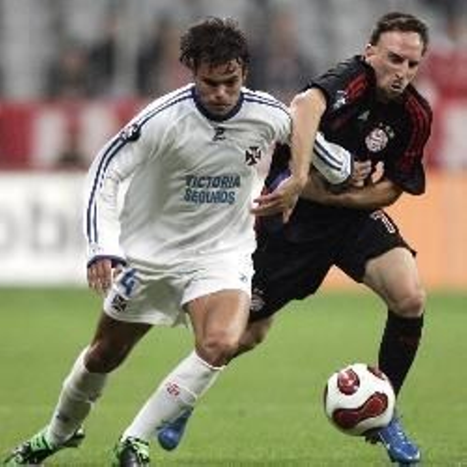 La mayoría de los equipos favoritos avanzan en la Copa de la UEFA.