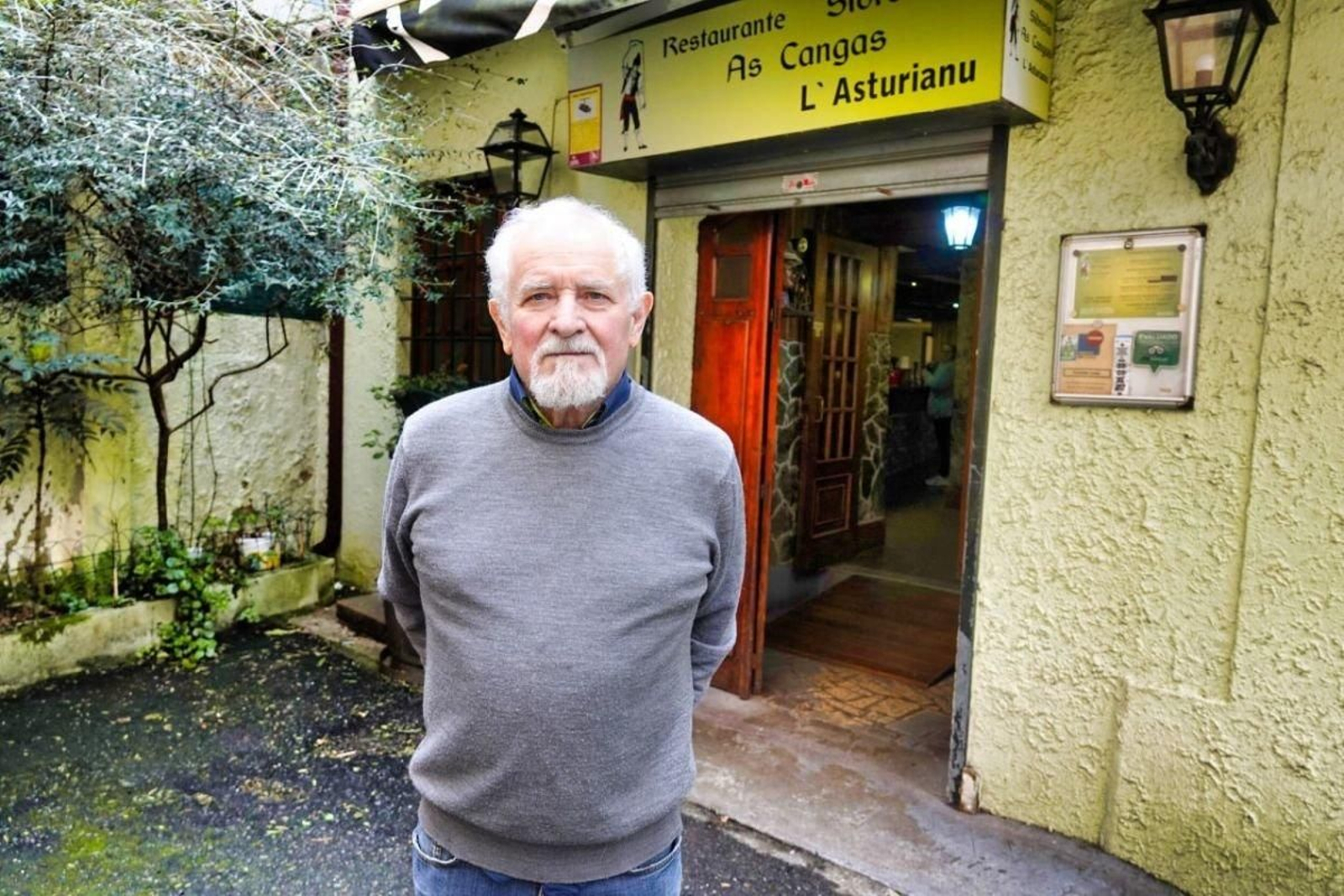 Jose “Pin”, a la entrada de As Cangas, en la Rúa Talude.