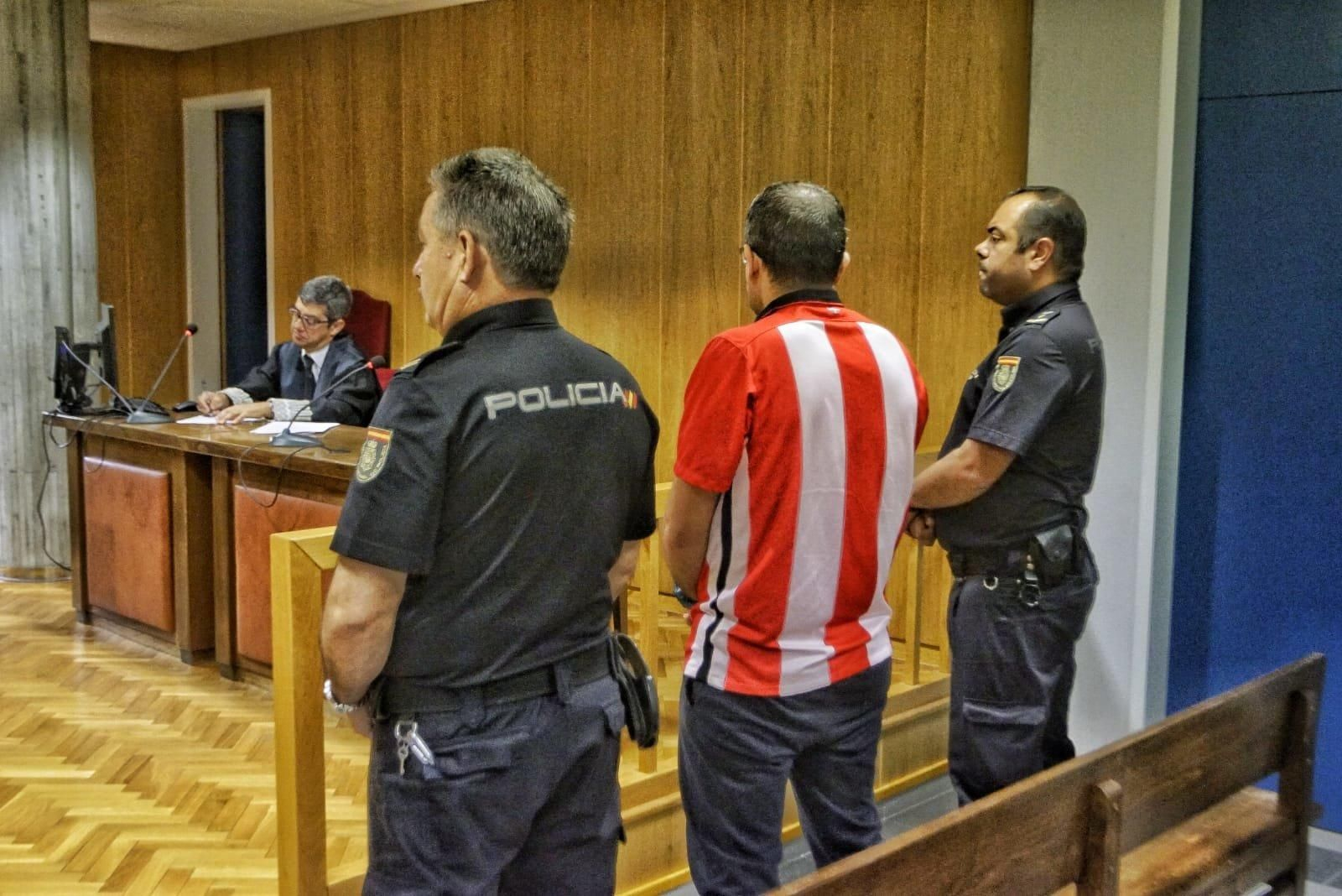 El juicio en los juzgados Vigo //Vicente Alonso