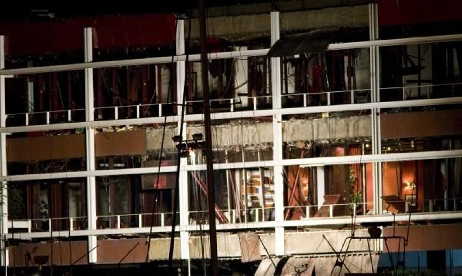 Estado en el que quedó la fachada del Club Marítimo de Getxo.