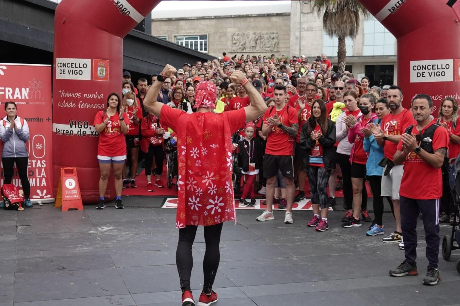 Más de 600 personas alzan sus voces en contra de la leucemia en la marcha solidaria