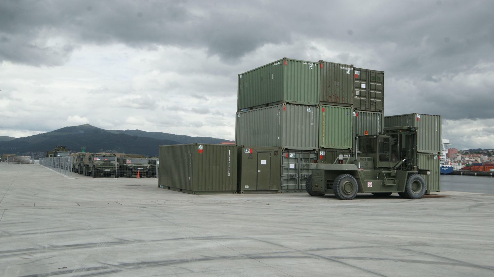 Algunos de los 40 contenedores apliados hacia Polonia.