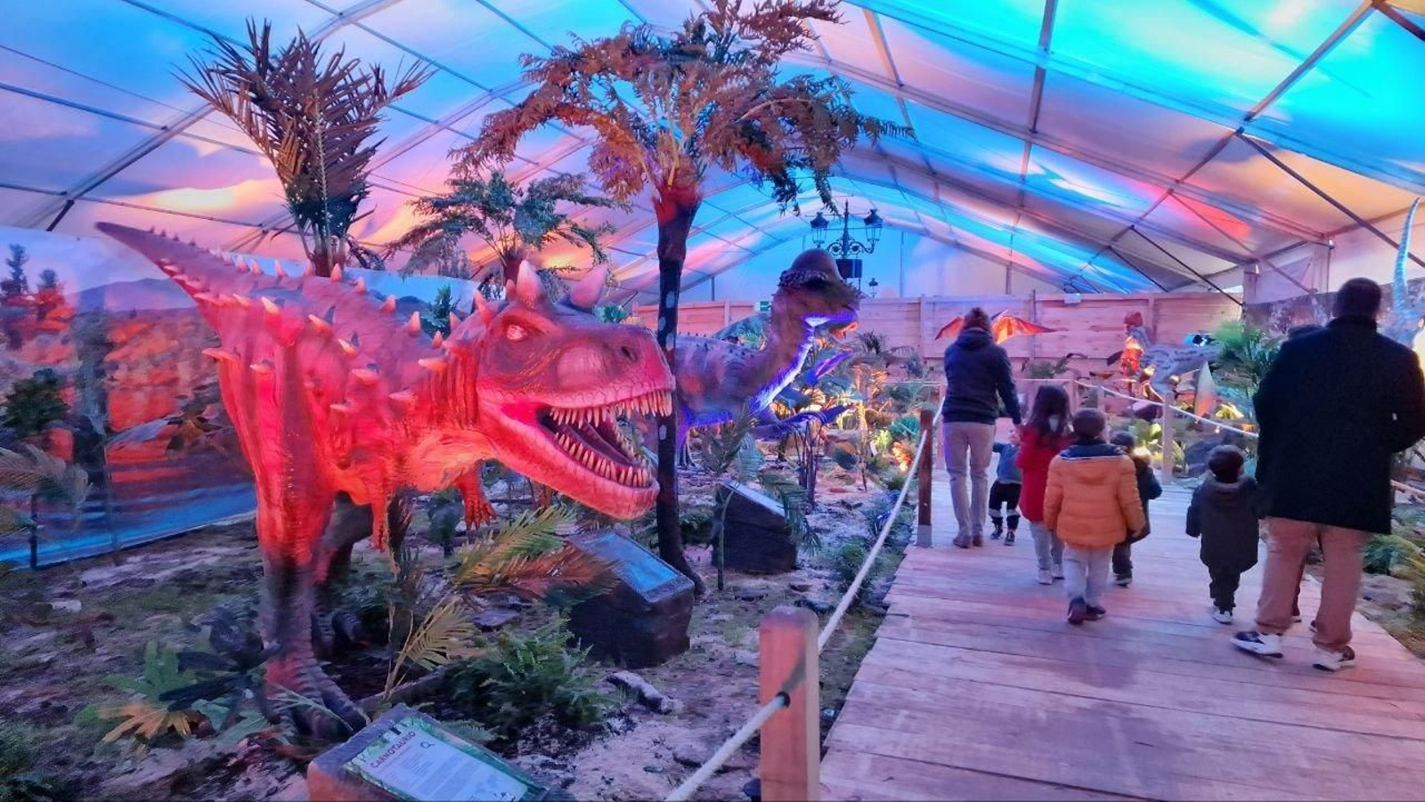 La exposición de dinosaurios de Areal. // JV Landín