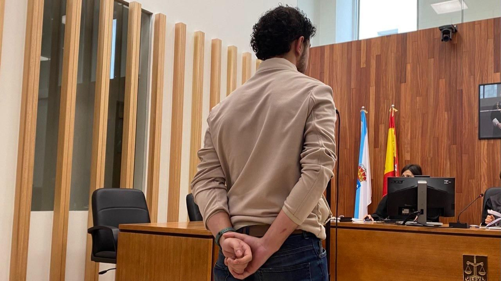 El acusado durante la vista por conformidad en el Penal 3 de Vigo.