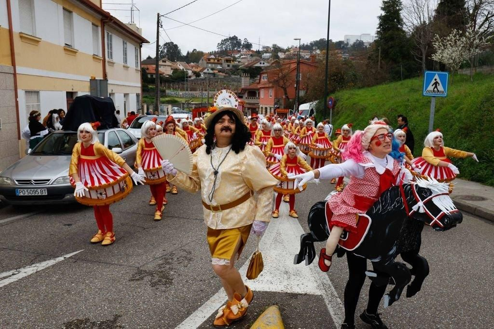 Las comparsas y carrozas conquistaron el Sábado de Piñata con su alegría, su música y su buen humor.