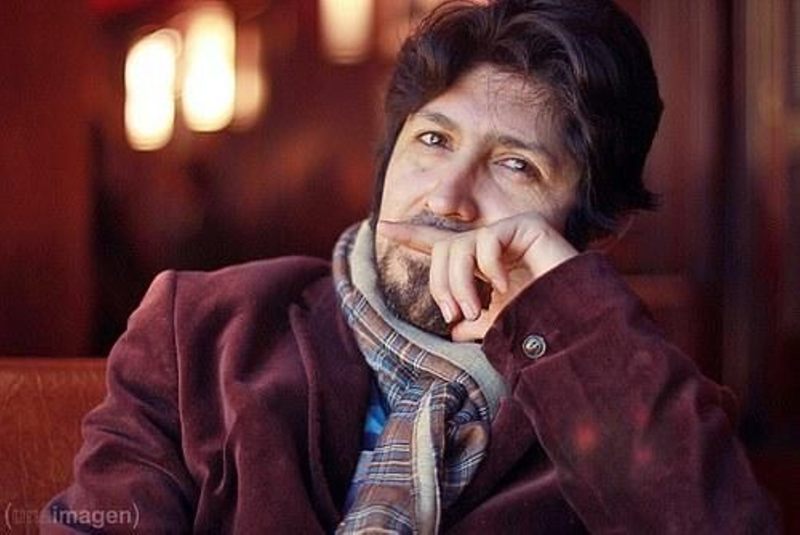 El poeta Leo Zelada presenta en París su último libro.