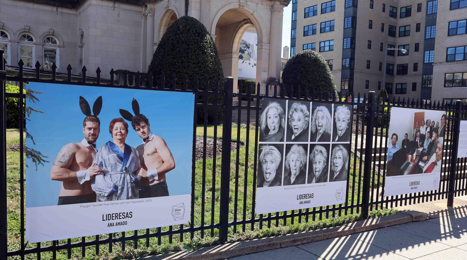 Fotografía de la exposición "Lideresas"exhibidas en las calles que rodean la Antigua Residencia de Embajadores de España, sede de la Oficina Cultural, en Washington (EE.UU.). EFE/Octavio Guzmán