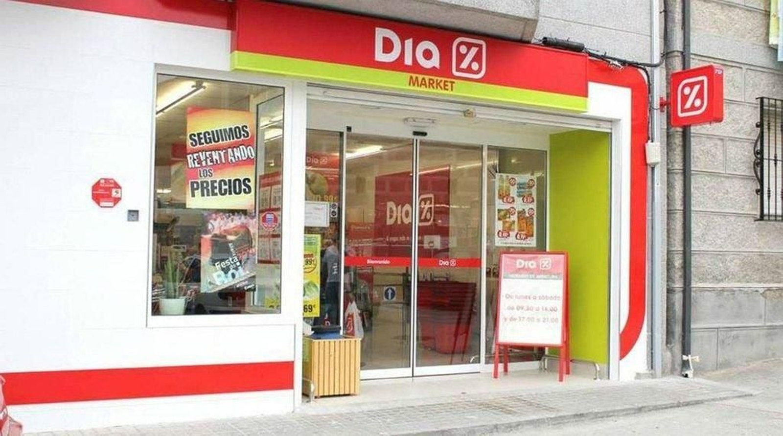 Fachada de uno de los supermercados DIA.