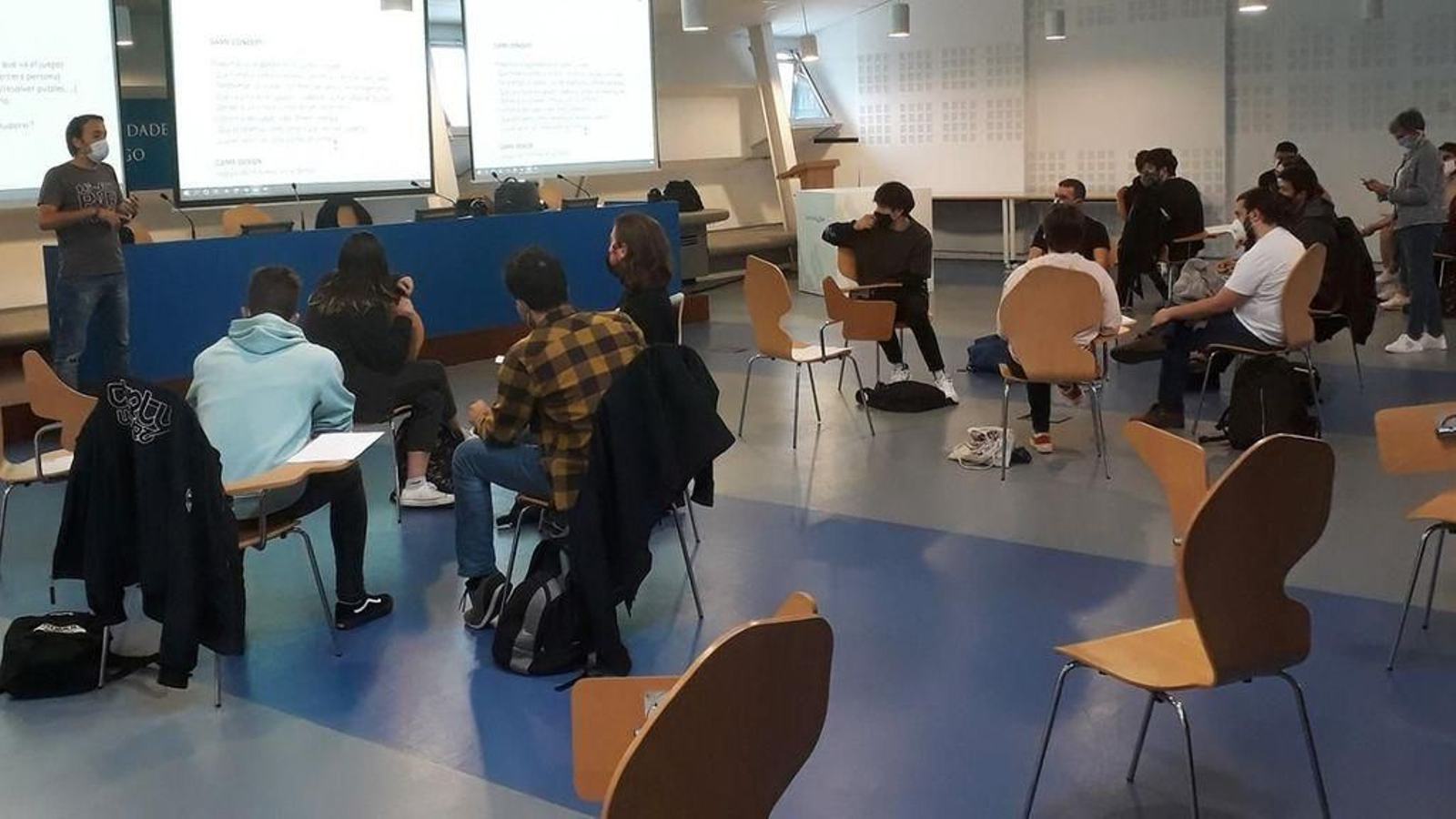 El proyecto se inició con una reunión presencial que tuvo lugar en el Campus de la Universidad de Vigo.
