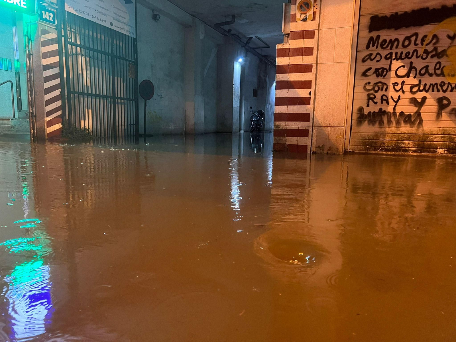 Inundaciones por la fuerte tormenta en Vigo. // Alberte
