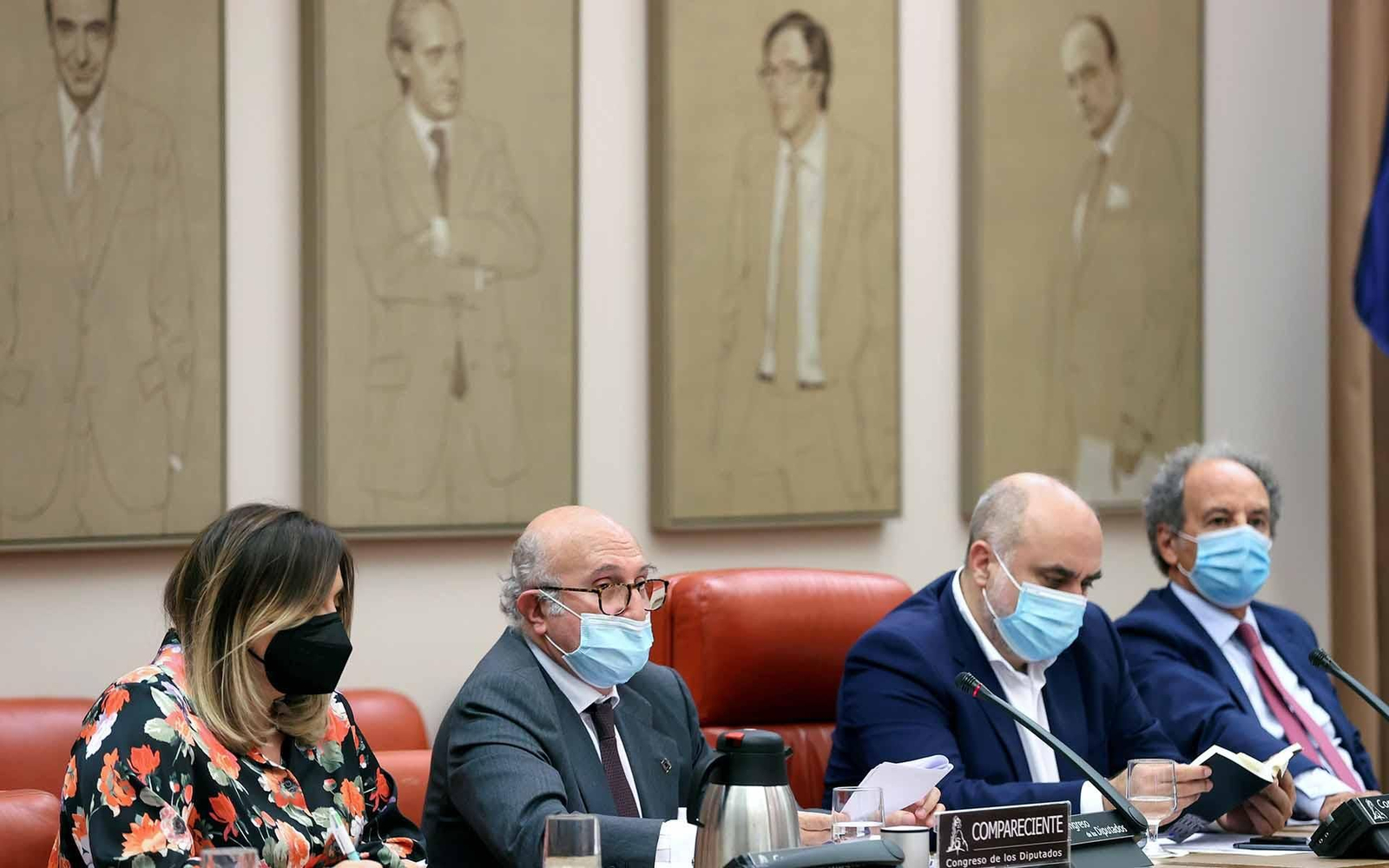 El secretario de Estado para Iberoamérica y el Caribe, Juan Fernández Trigo (2i) en la Comisión de Asuntos Exteriores del Congreso. EFE/ Kiko Huesca