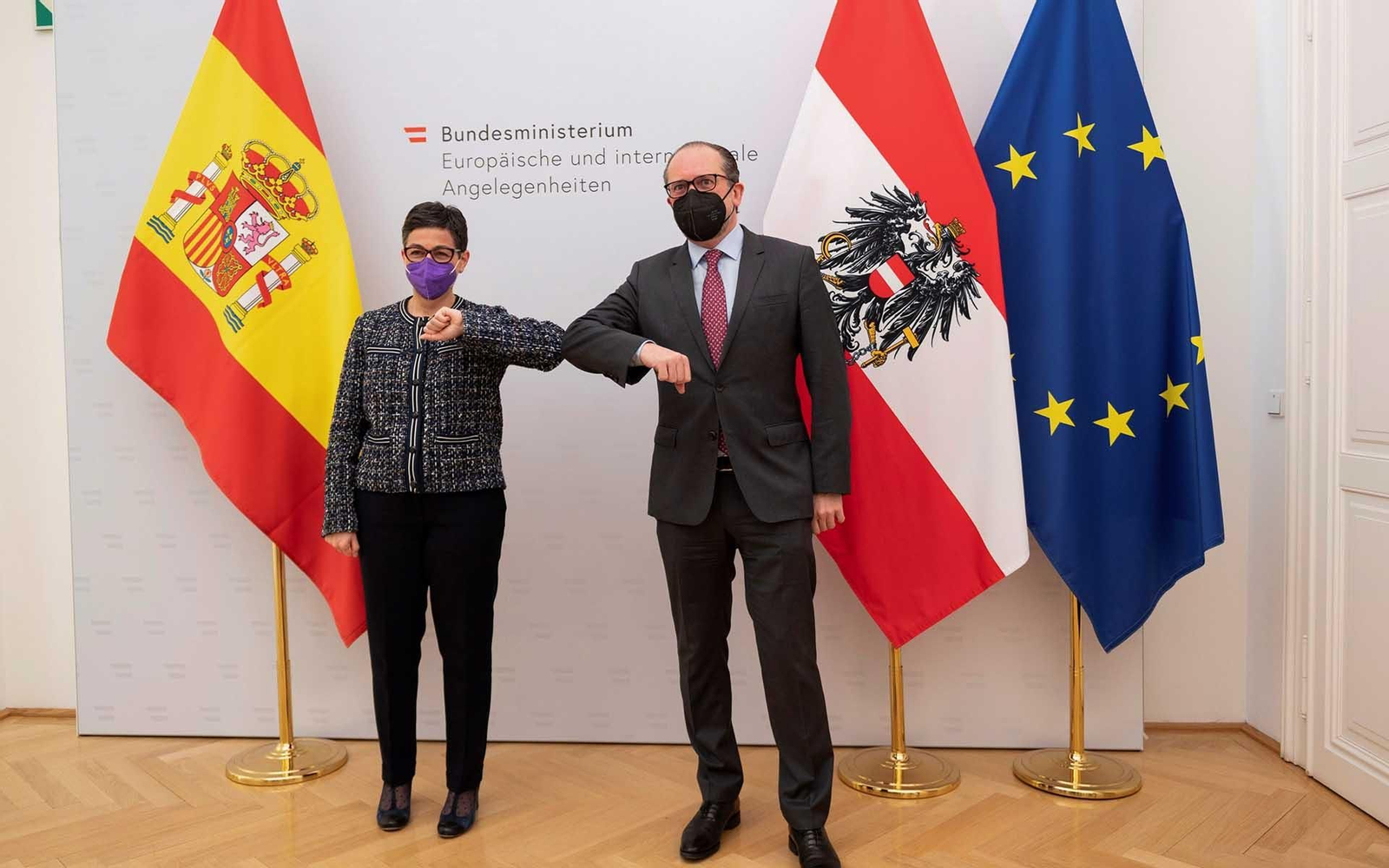 La ministra de Exteriores, Arancha González Laya (i), con su homólogo austriaco, Alexander Schallenberg (d). EFE/Ministerio de Asuntos Exteriores
