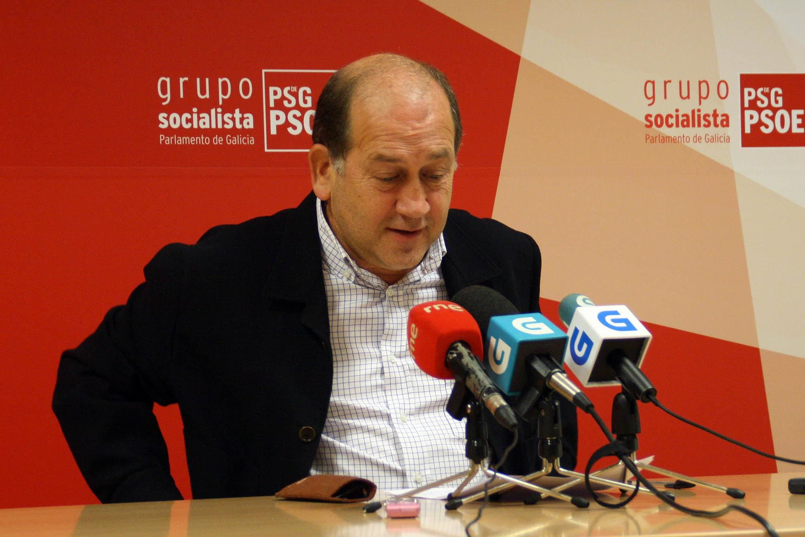 Leiceaga, ayer en el despacho socialista en el Parlamento.