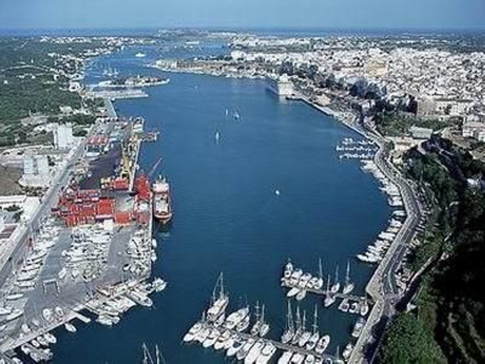 Panorámica de la localidad balear de Mahón.