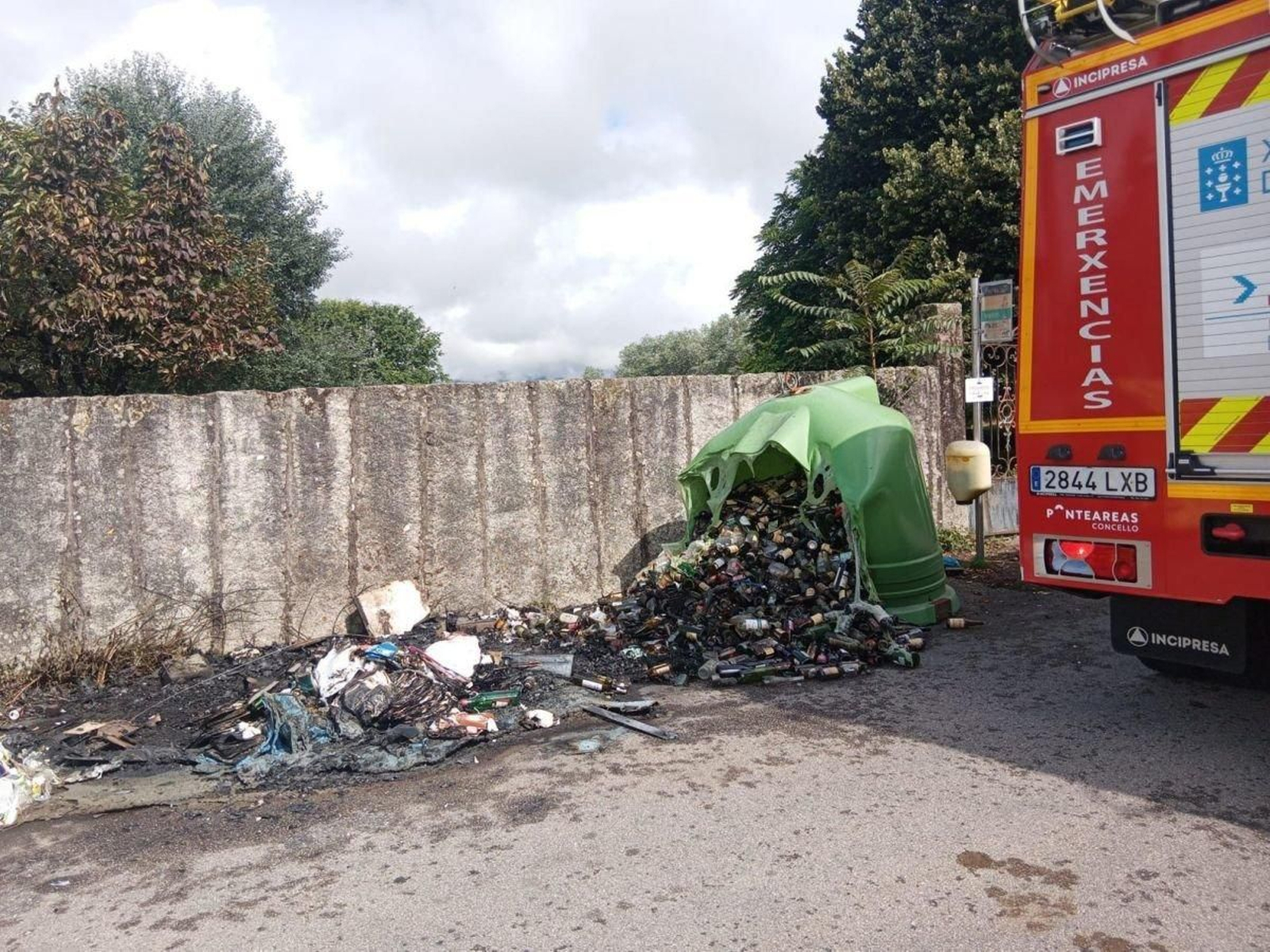 Contenedores vandalizados y quemados durante este fin de semana en Ponteareas.