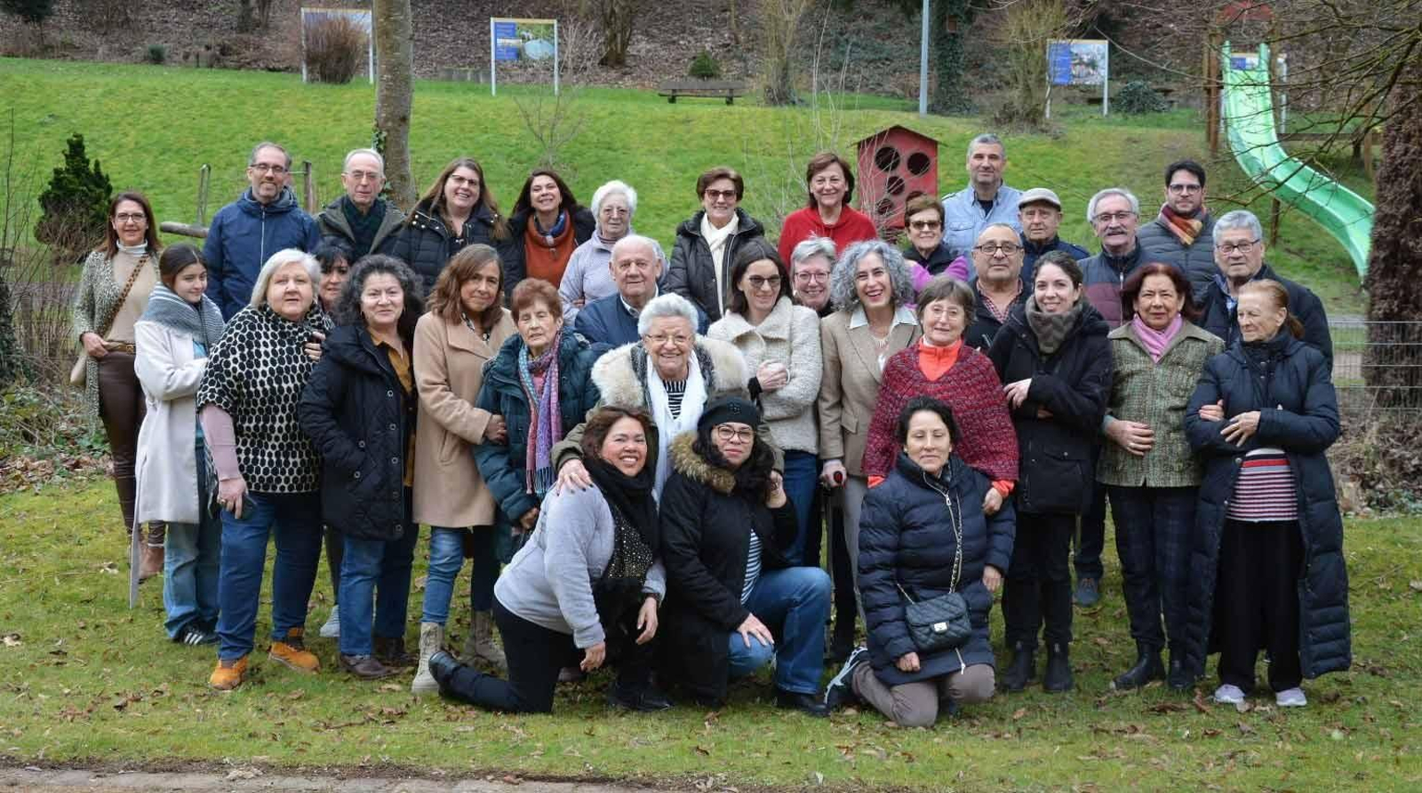 Foto de familia de algunos participantes presenciales del primer seminario Adentro 2023