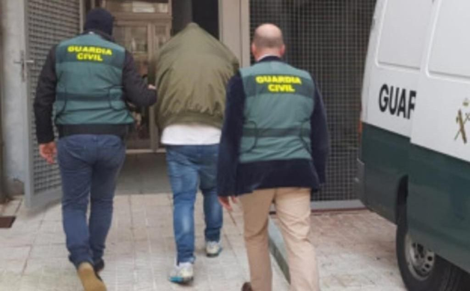 Uno de los detenidos en la operación