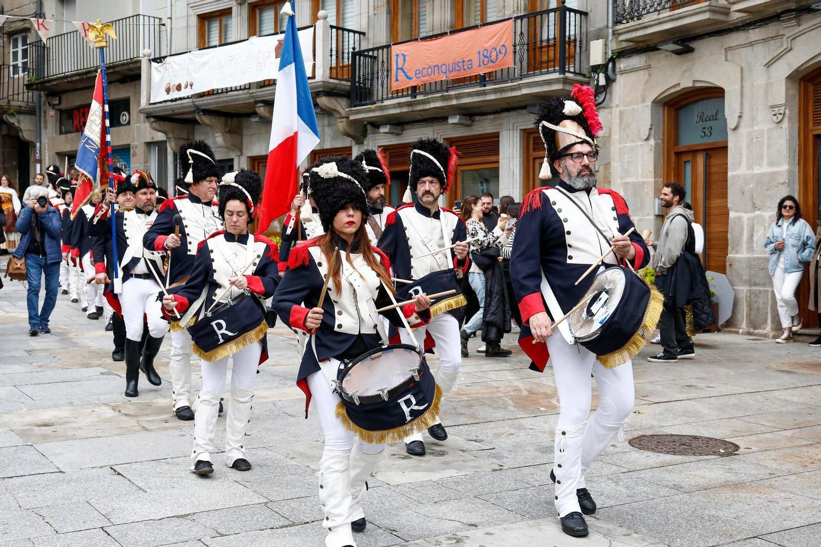 Asalto ao carro na praza do Berbes // Foto J. Santome