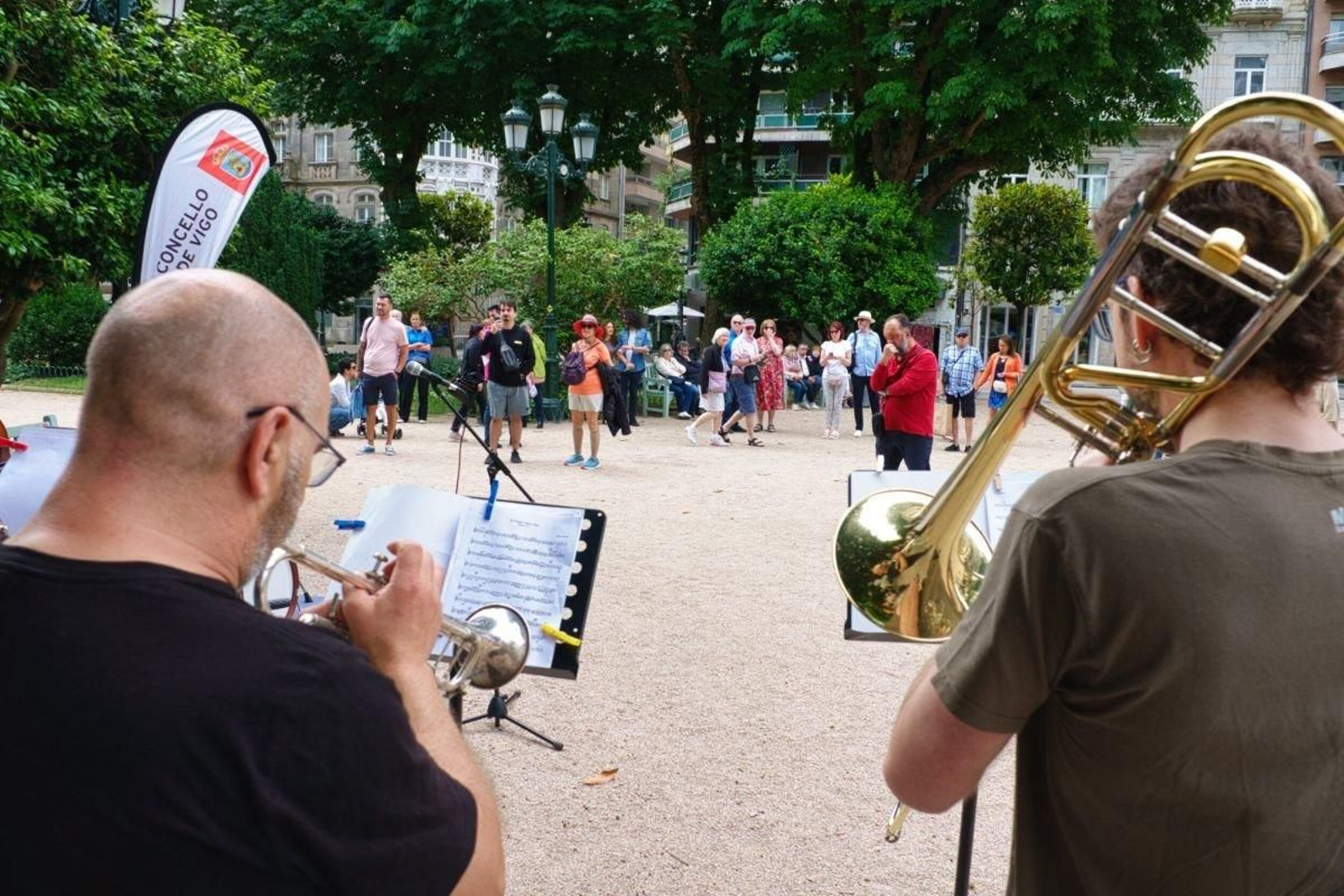 La actuación de ayer en la Alameda con Conexións Musicais.