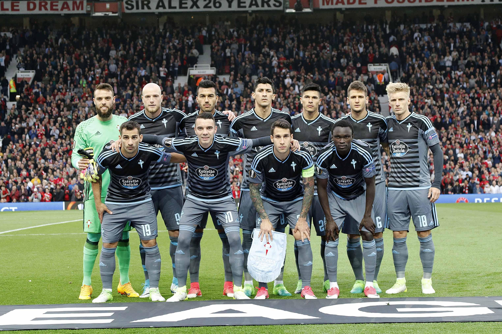 Las mejores imágenes del partido de vuelta entre Manchester United y Celta (1-1). // J.V. Landín