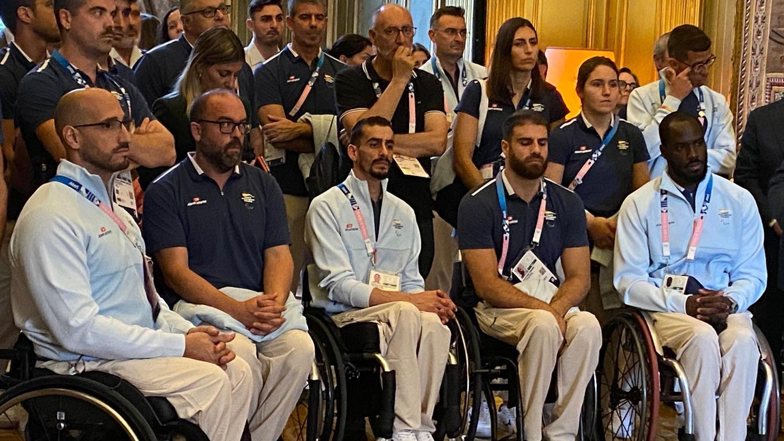 Miembros del equipo nacional paralímpico durante la recepción en la Embajada de España