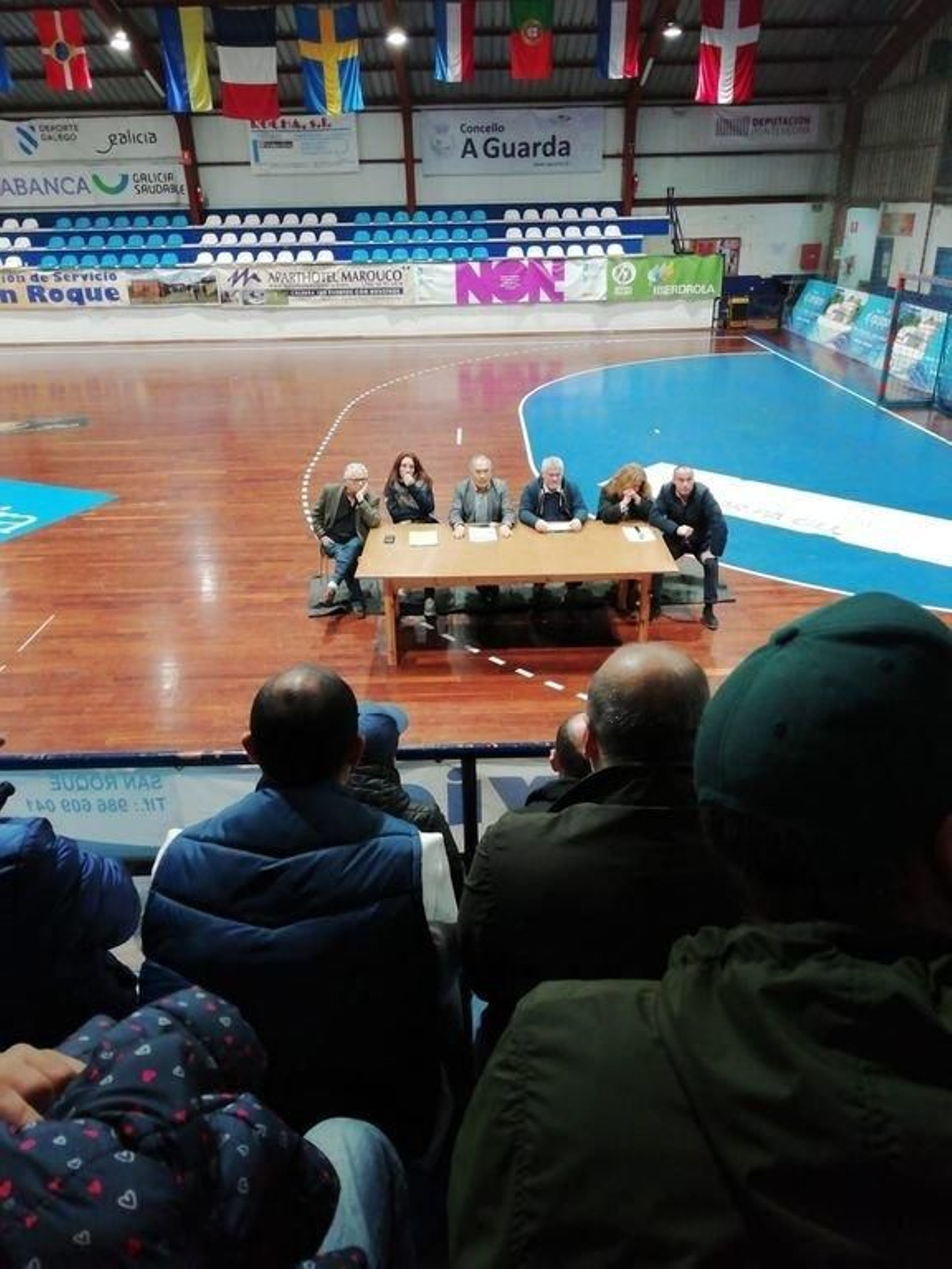 A Sangriña acogió ayer una asamblea con escasa asistencia.