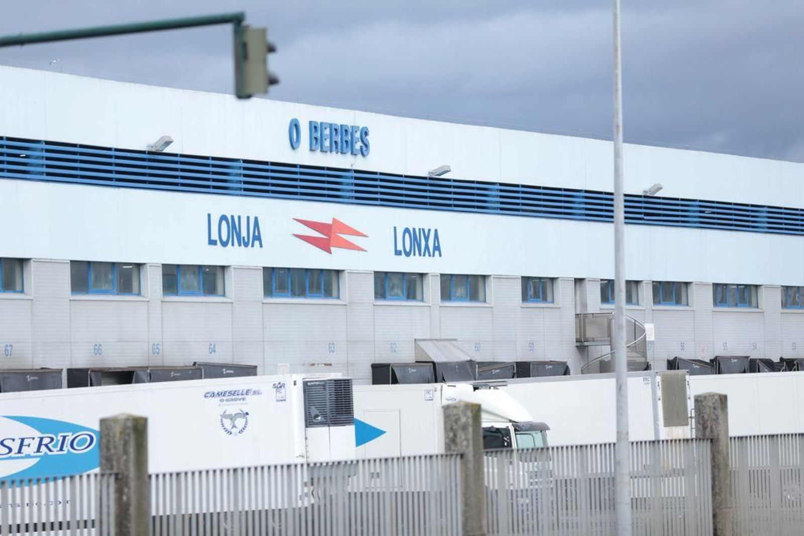 El fuego se produjo de madrugada, momento en el que no se encontraba nadie en las instalaciones.