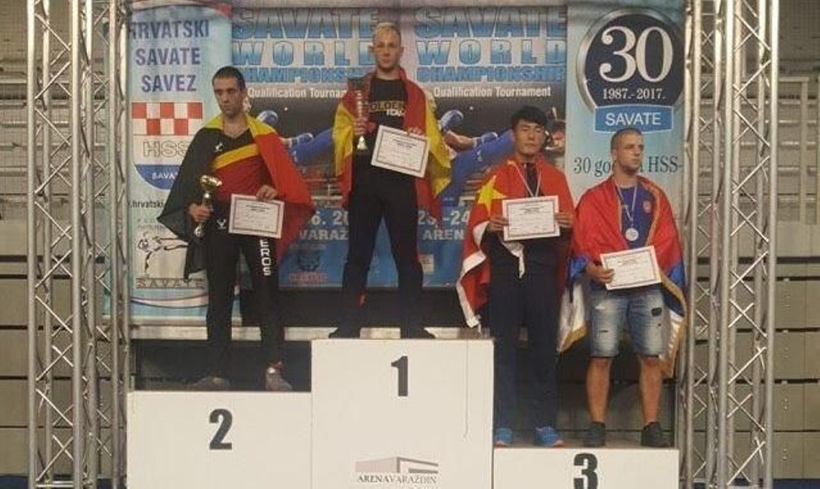 Loureiro, del Simón, oro en el Mundial de boxeo francés