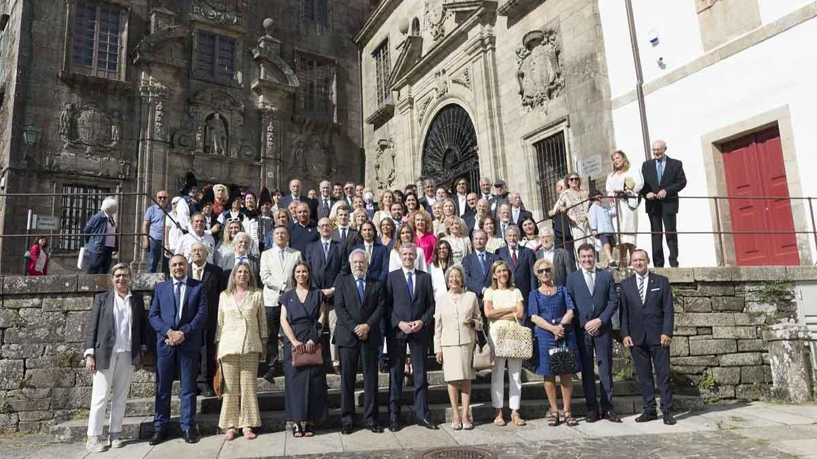 Imagen de la ofrenda floral a Rosalía de Castro celebrada en San Domingos de Bonaval (Santiago de Compostela)