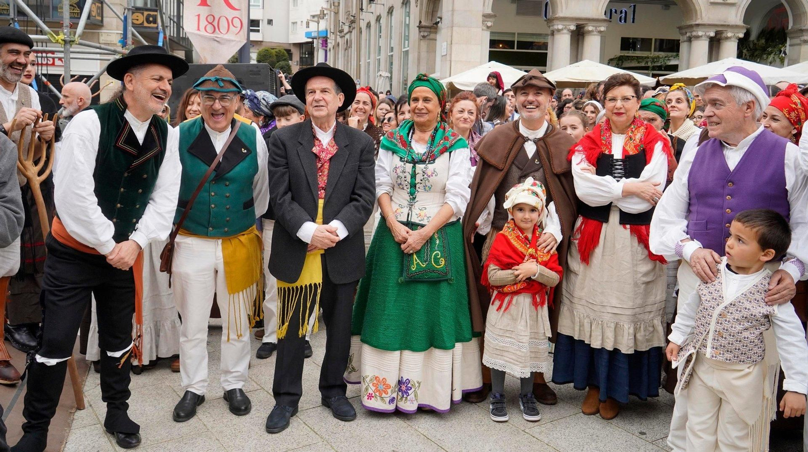 Abel Caballero, junto a Carmela Silva y David Regades en la representación de la Reconquista de Vigo 2024.