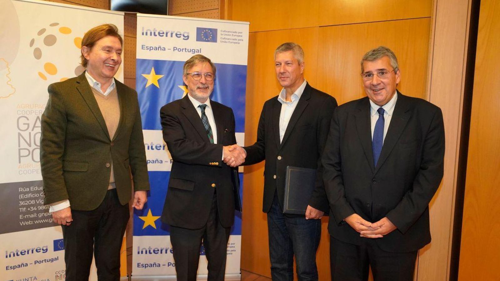 Gamallo y Cunha, con responsables de la AECT sindicatos, ayer en Vigo.