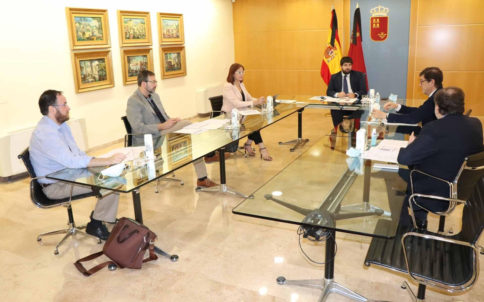 El jefe del Ejecutivo autonómico, Fernando López Miras, presidió la reunión de constitución del Comité de Seguimiento poscovid de la Región de Murcia