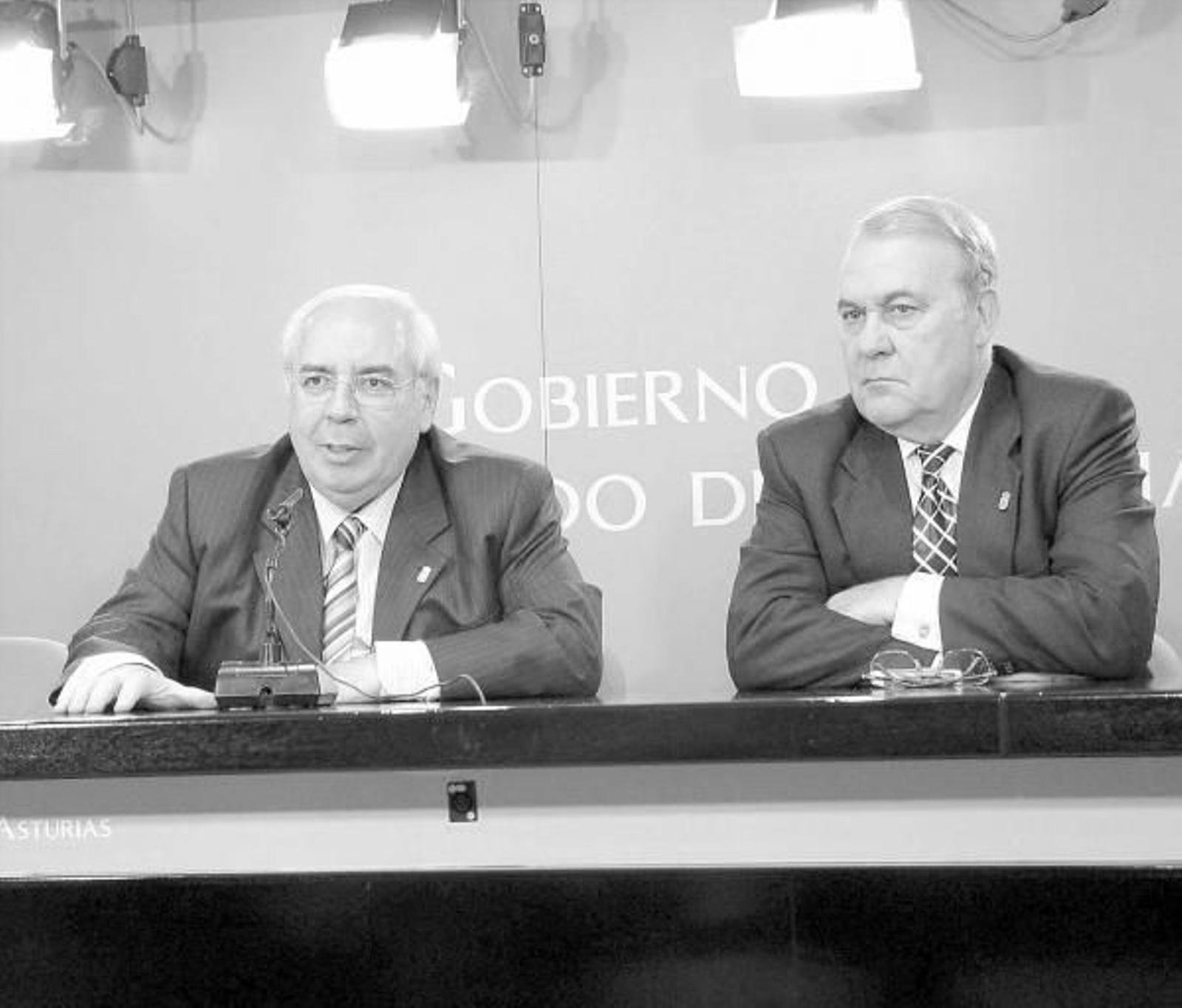 José Luis Casas Villanueva en un acto, con el presidente asturiano, Alvarez Areces.