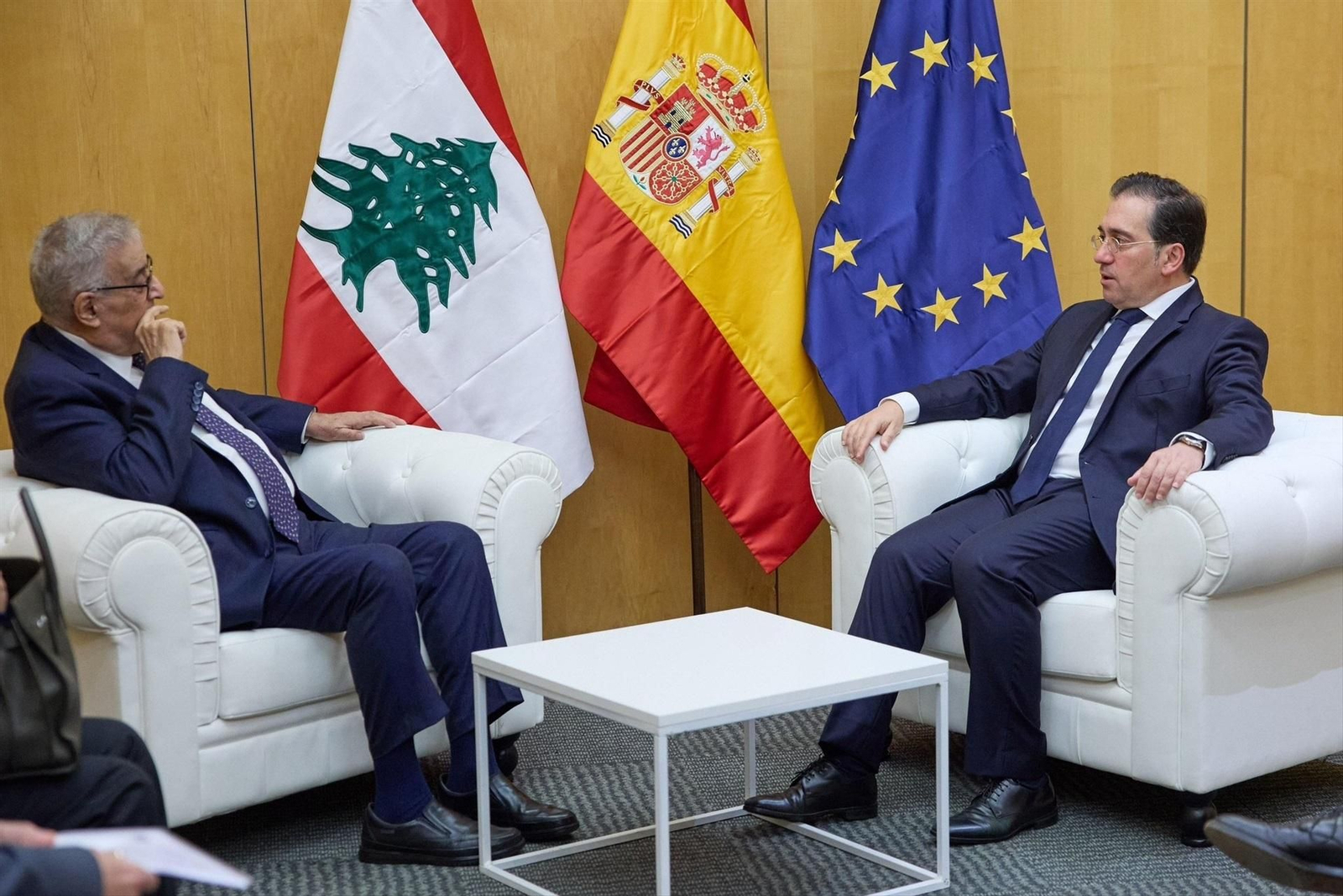 El ministro de Asuntos Exteriores, José Manuel Albares, durante una reunión con el ministro de Exteriores de Líbano en Abdallah Bou Habib, en el marco del IX Foro de la Unión por el Mediterráneo en Barcelona.