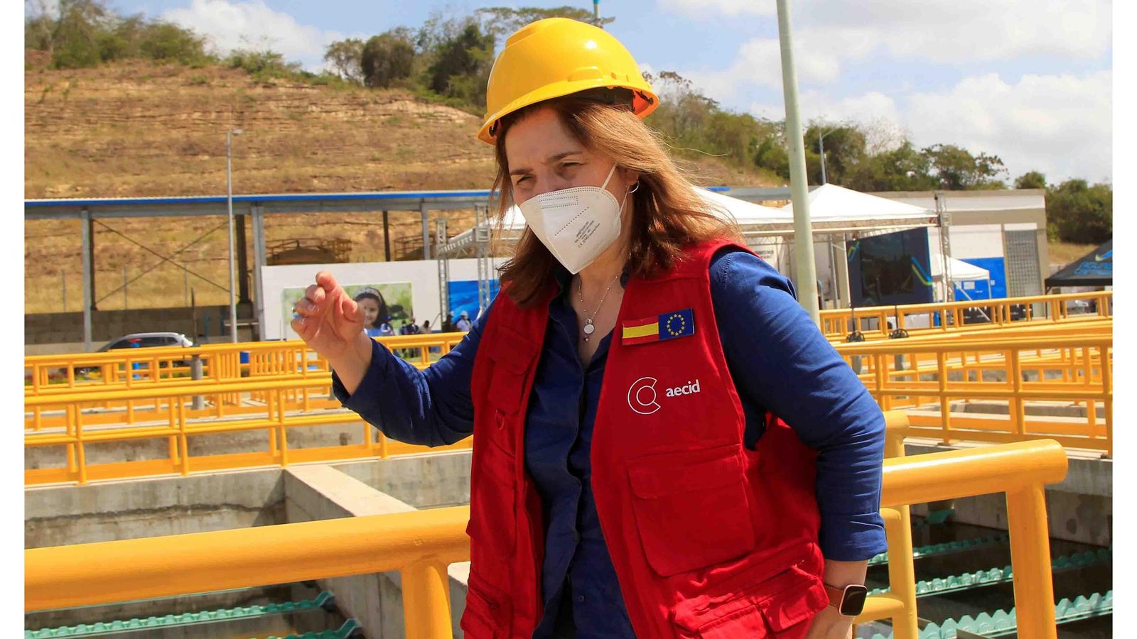 CTG001. CARTAGENA (COLOMBIA), 05/02/2022.- La Secretaria de Estado de Cooperación Internacional de España, Pilar Cancela, visita una planta potabilizadora de agua en Cartagena (Colombia). La ampliación de esta planta potabilizadora de agua y las obras de acueducto beneficiaron al barrio Villa Hermosa, habitado por unas seis mil personas. EFE/ Ricardo Maldonado Rozo 