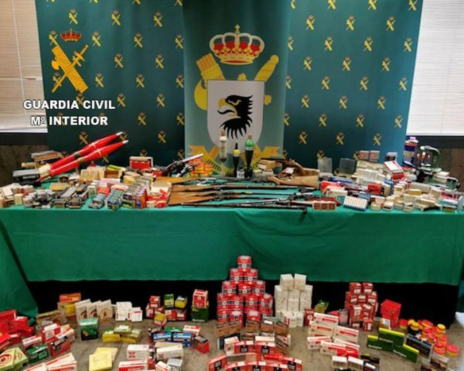 Parte de la munición intervenida por la Guardia Civil en el operativo.