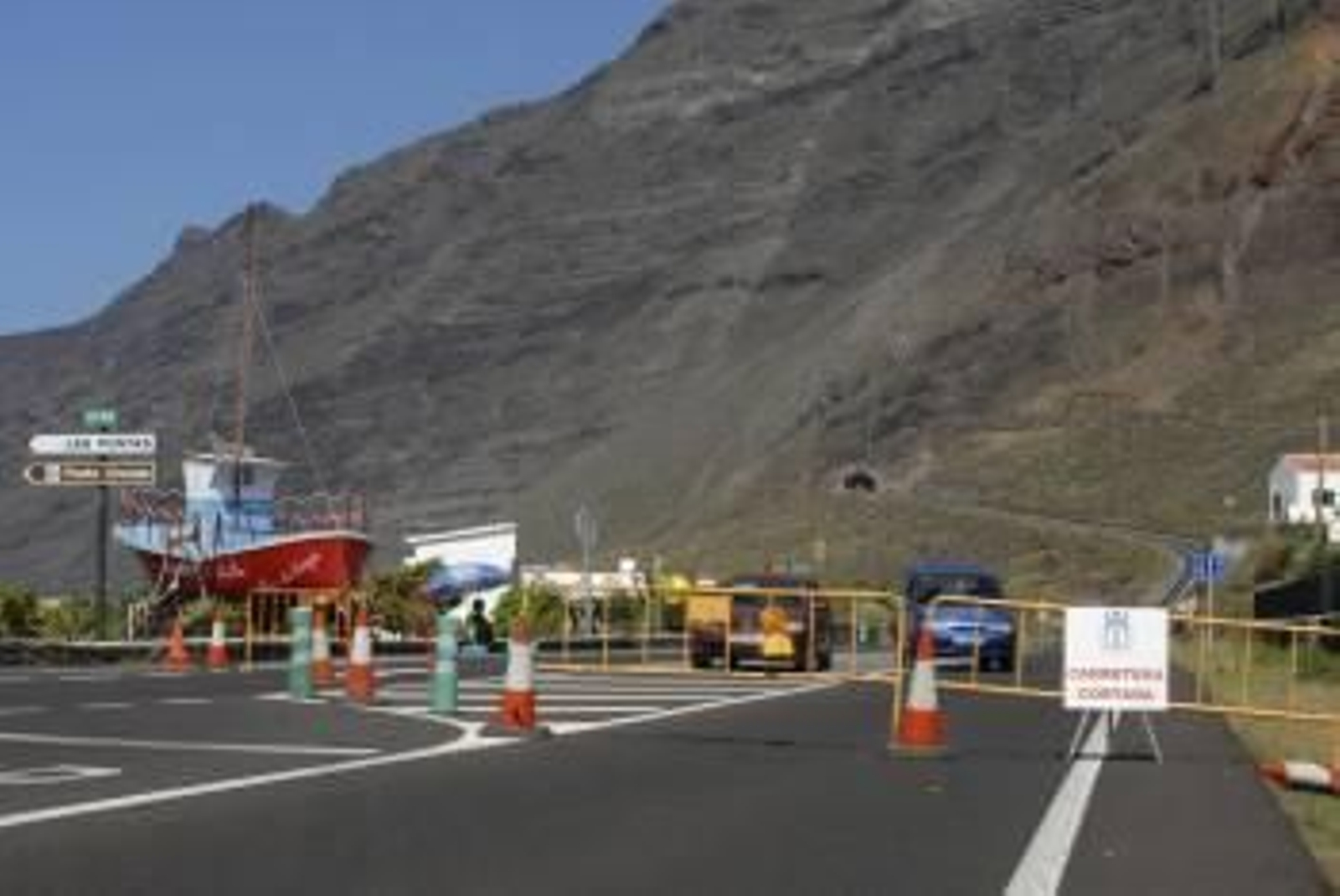 Carretera cortada como consecuencia del seísmo. (Foto: G. FINOL)