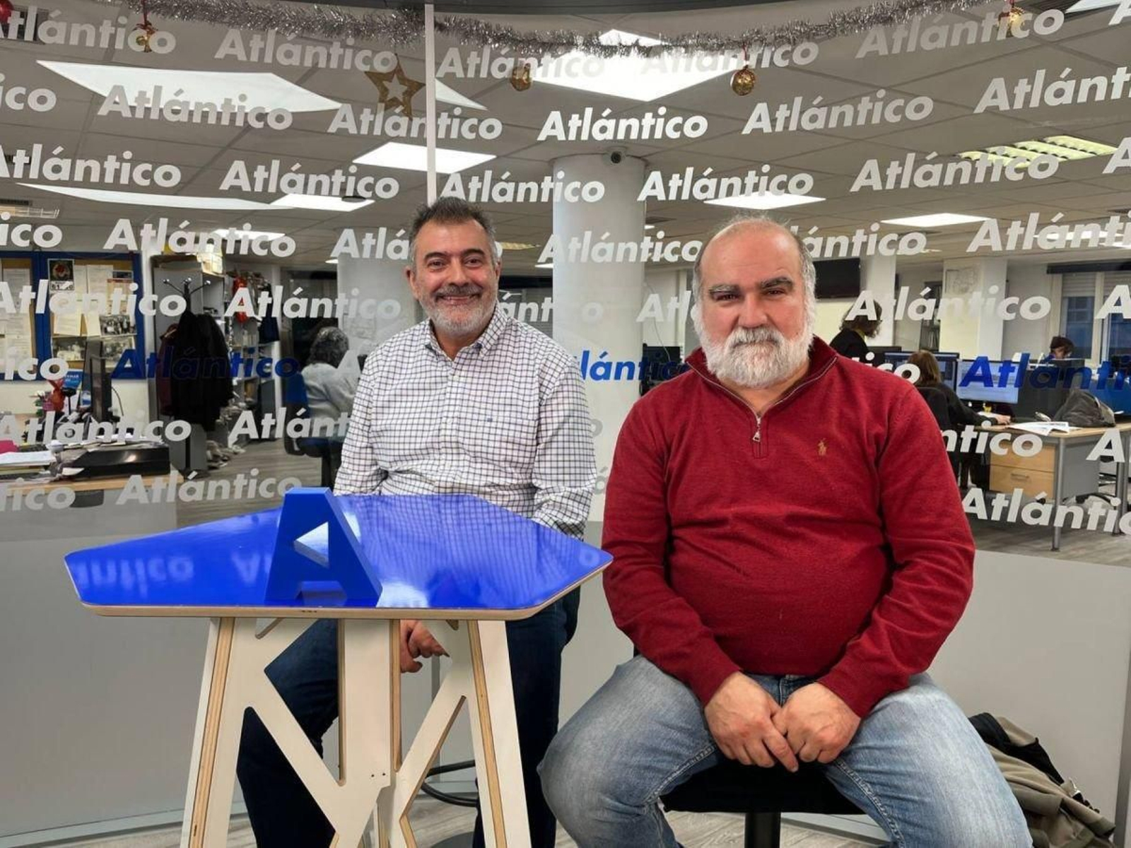 Jorge Vila y Pablo Iglesias, en el set de Atlántico TV.