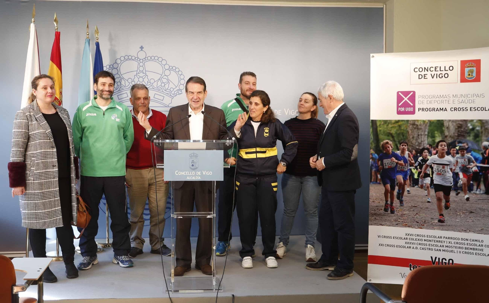 El alcalde, con los responsables de las diferentes pruebas.