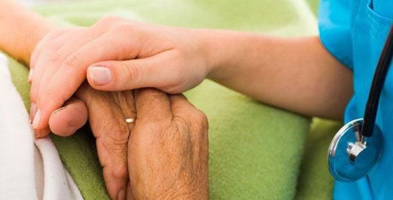 manos-parkinson-enfermera