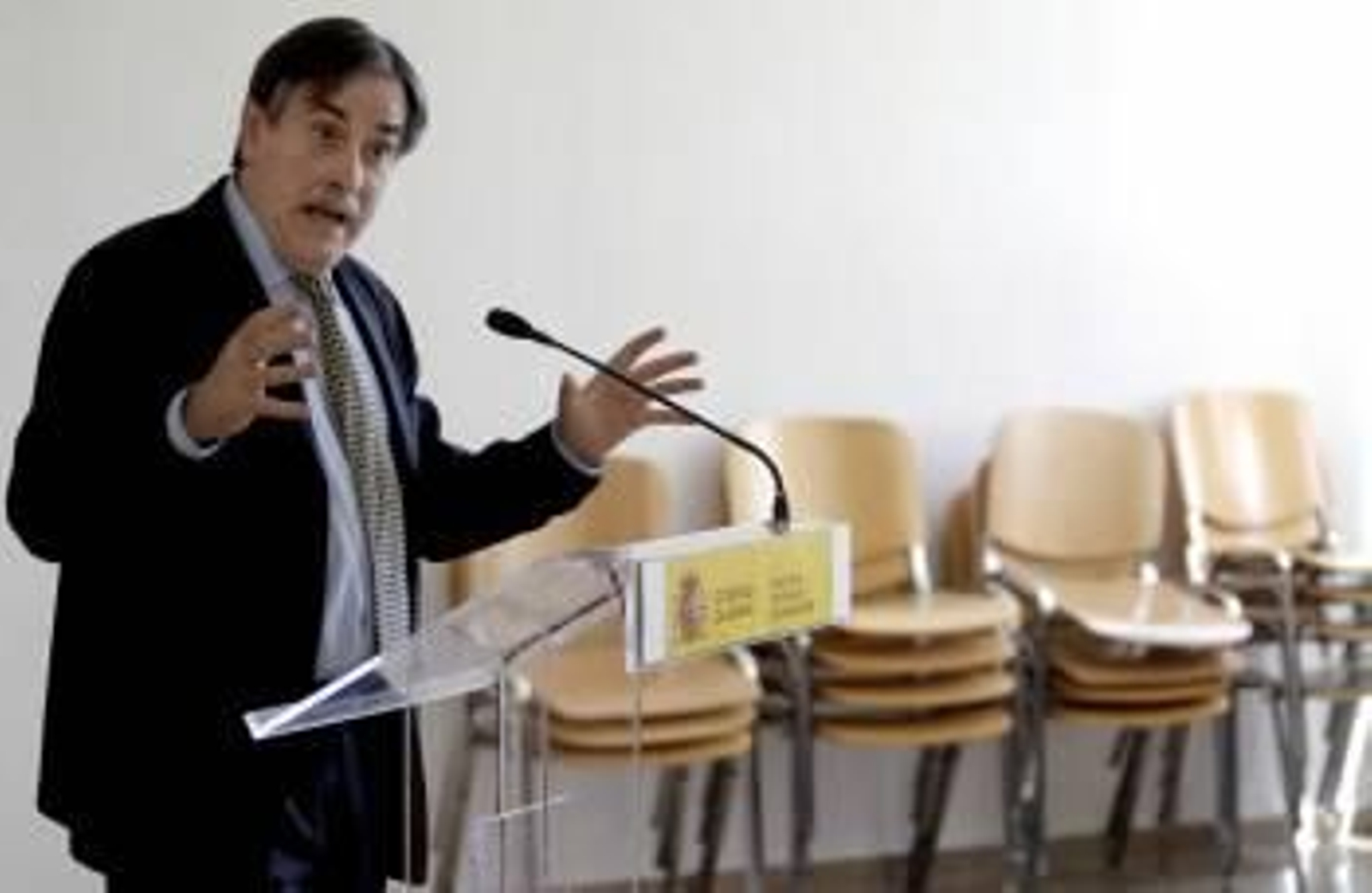 Valeriano Gómez durante una conferencia pronunciada ayer. (Foto: J. MARTÍN)