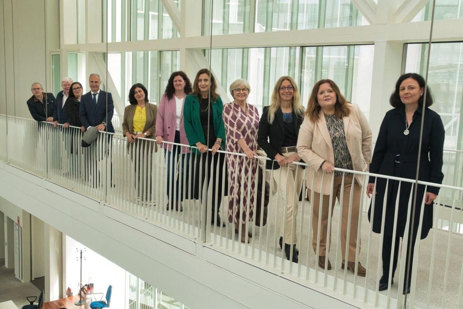 Los abogados vigueses que optan al Consejo General de la Abogacía, ayer, en la Cidade da Xustiza.