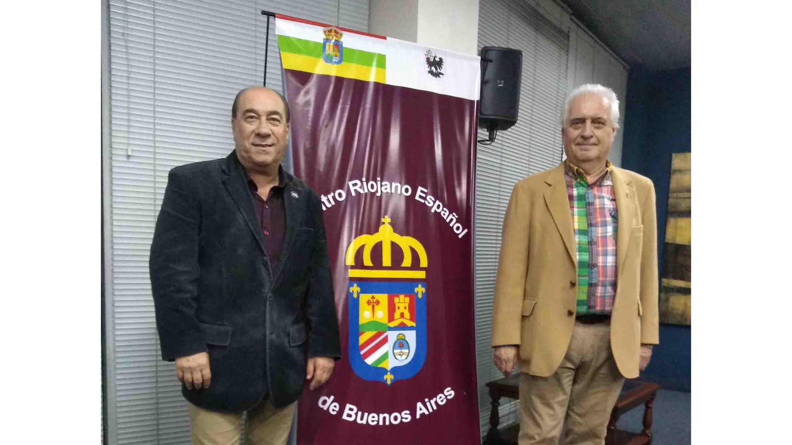 El presidente del Centro Riojano Español, Dr. Pedro Luis Valenciana Moreno con Mario Aiscurri