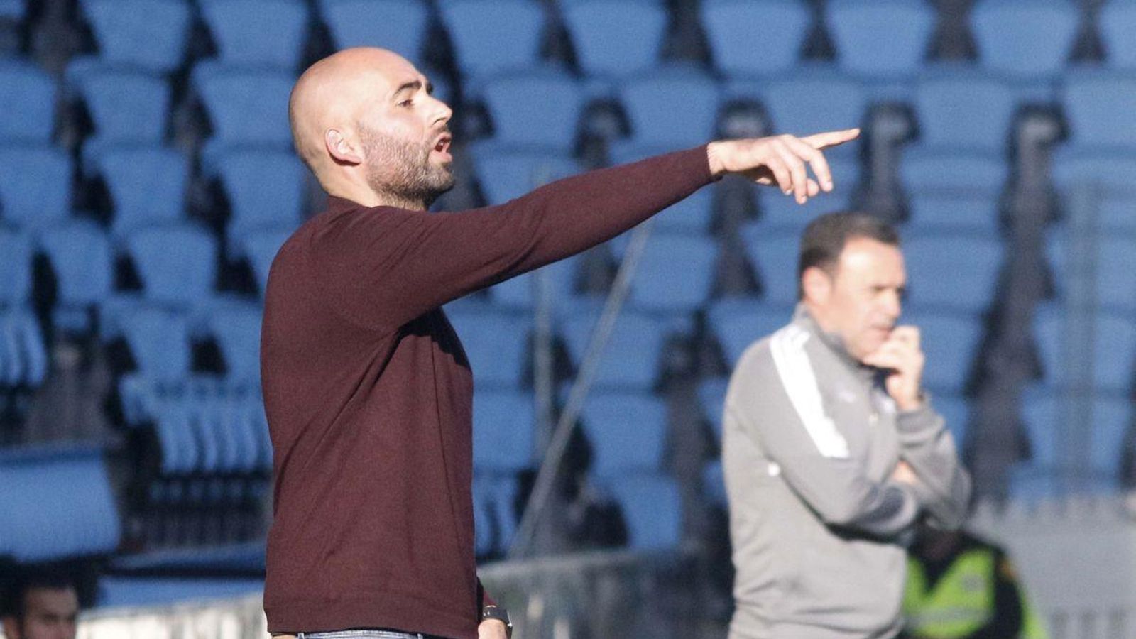 Claudio Giráldez da instrucciones en Balaídos.