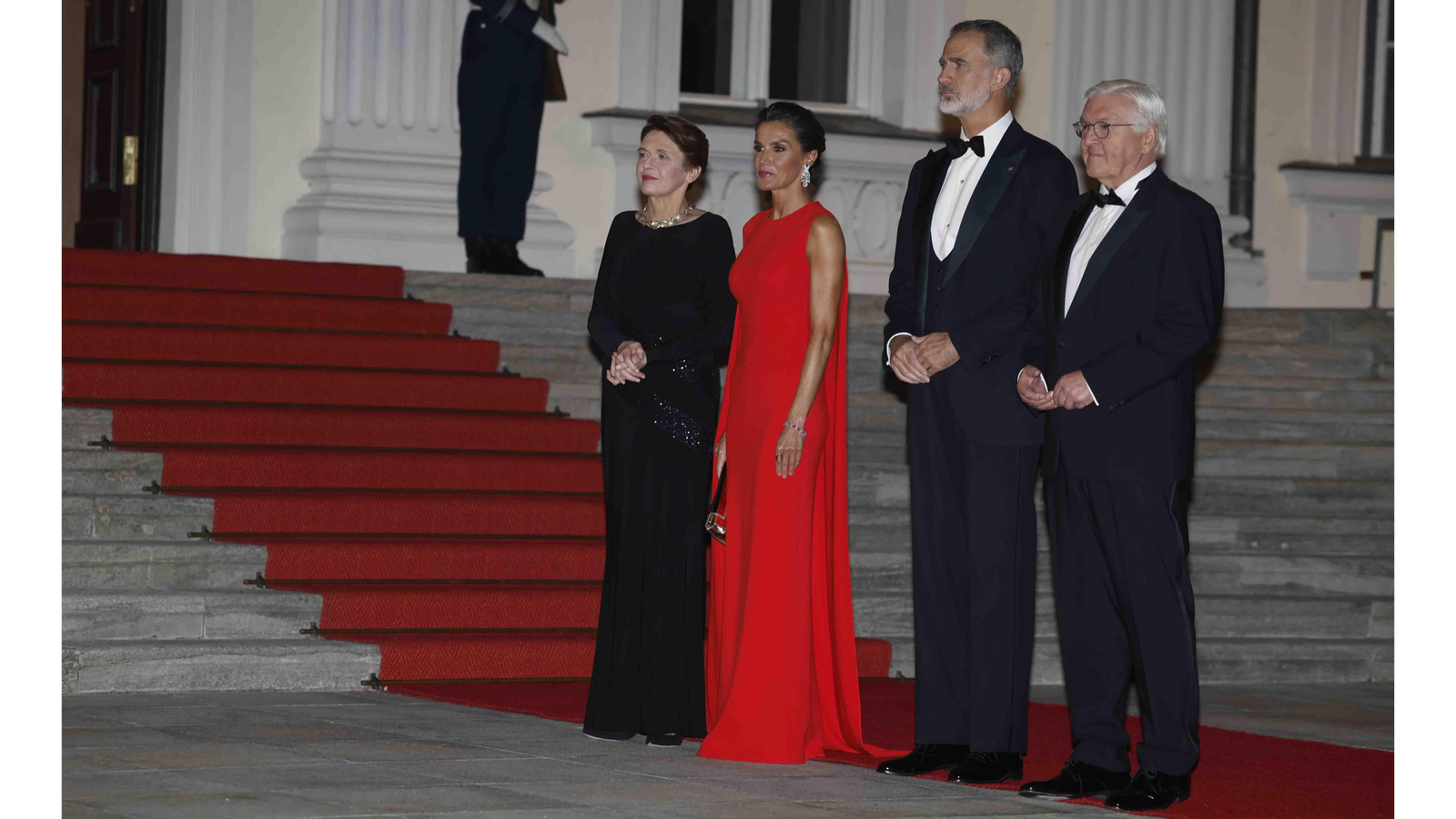Los reyes Felipe VI (2d) y Letizia (2i) con el presidente de la República Federal de Alemania, Frank-Walter Steinmeier (d) y su mujer Elke Büdenbender. EFE/ Juanjo Martin