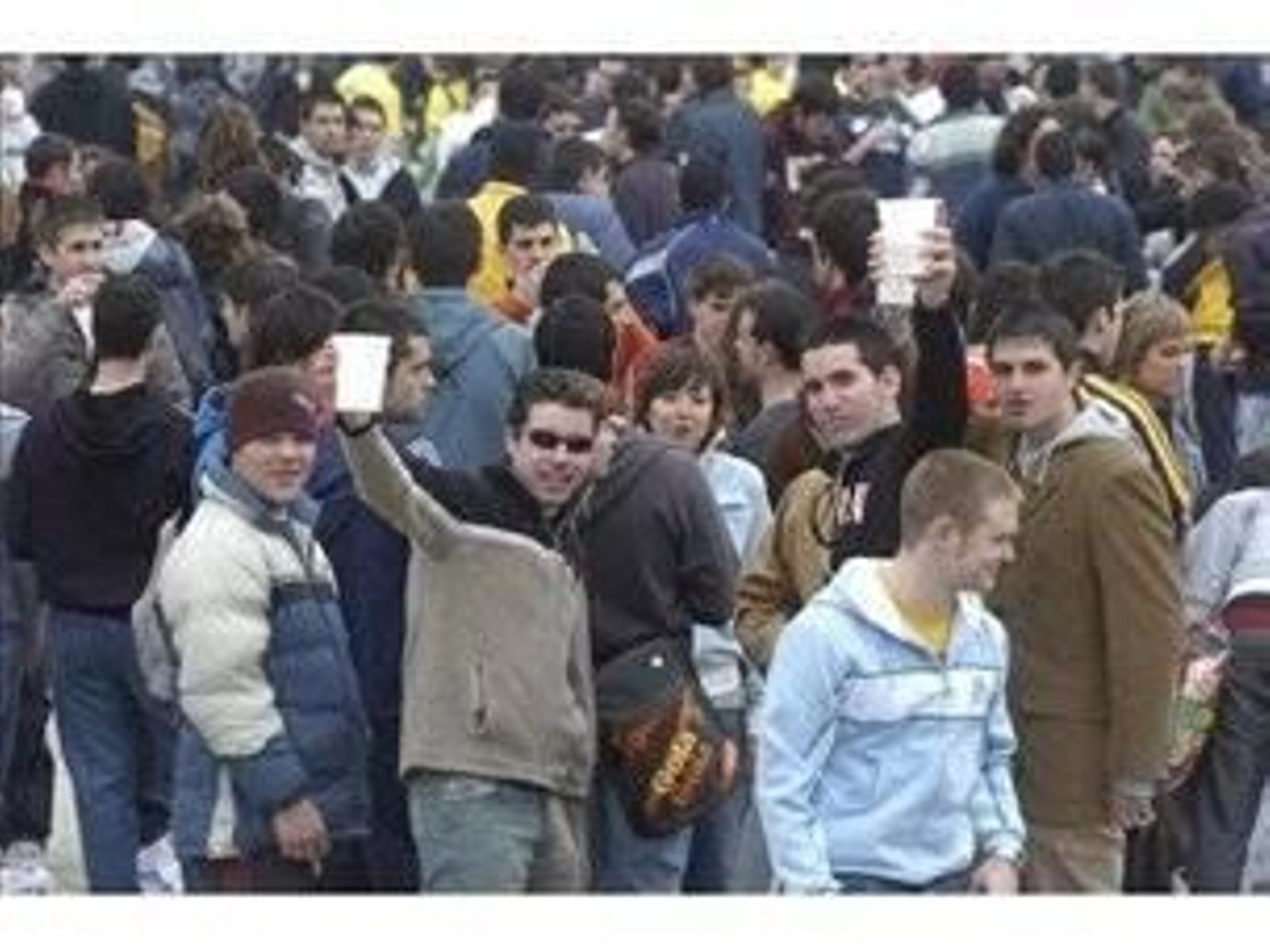 Jóvenes de botellón (Foto: Archivo EFE)