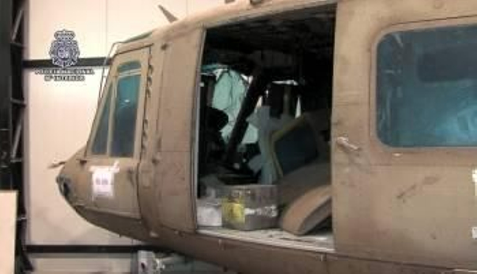 Fotografía de uno de los nueve helicópteros BELL-112 interceptados (Foto: EFE)