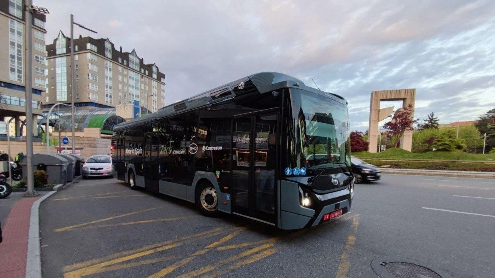 El bus eléctrico a prueba de Vitrasa. // Vicente Alonso