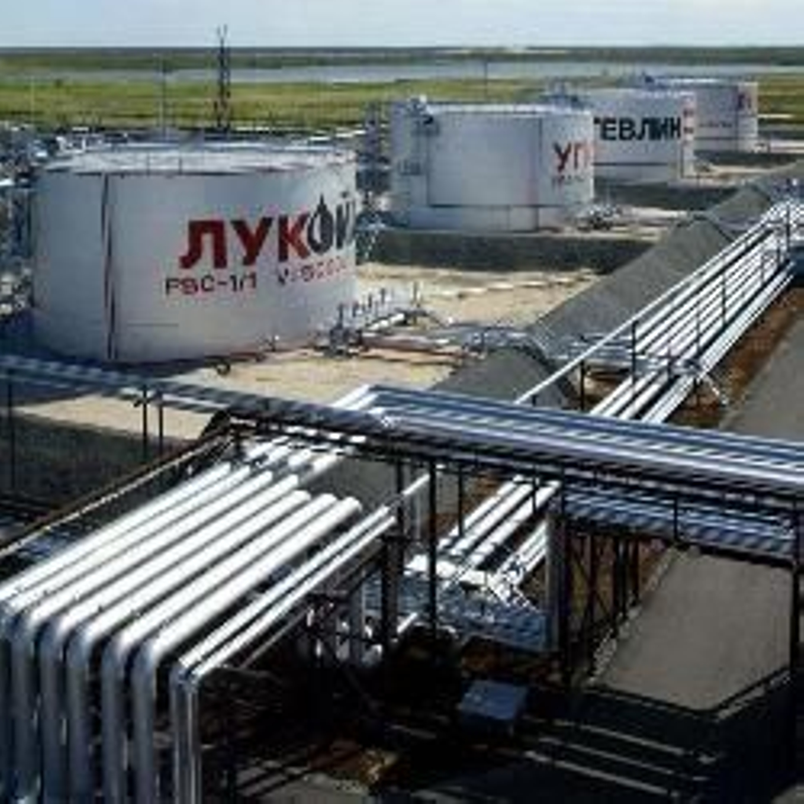 Vista de una planta de Lukoil.